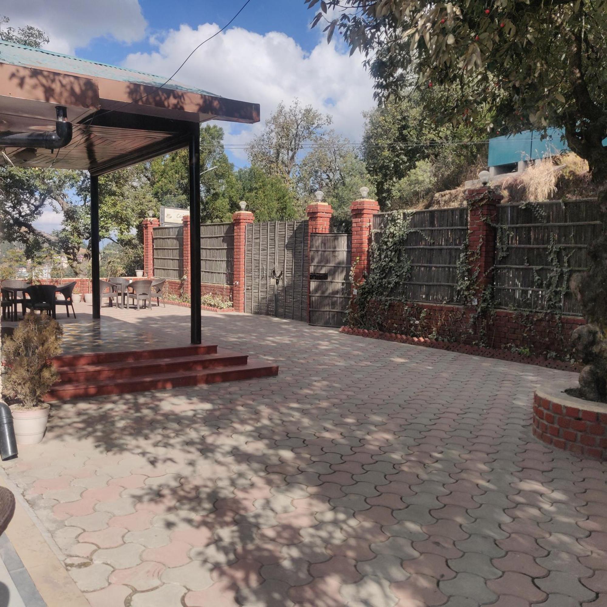 The Oaktree House Hotel Shimla Bagian luar foto